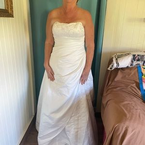 DAVID'S BRIDAL MICHAELANGELO Beaded W/veil Satin white Wedding Gown Dres…